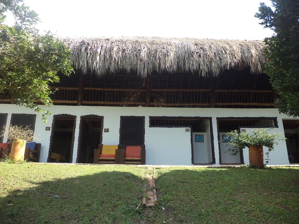 Hotel Hacienda Combia El Caimo